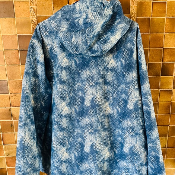 Reel Life waterprf jacket w/hood.Will fit Women's or Men's XXL 26" armpit-armpit - Picture 2 of 4